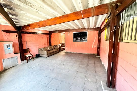 Garagem de casa à venda com 3 quartos, 92m² em Vila Dionisia, São Paulo