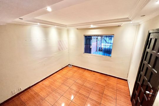 Sala de casa à venda com 3 quartos, 92m² em Vila Dionisia, São Paulo