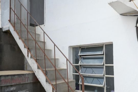 Escada p/ Área de Serviço e Terraço de casa para alugar com 2 quartos, 200m² em Vila Liviero, São Paulo