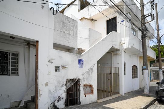 Fachada de casa para alugar com 2 quartos, 200m² em Vila Liviero, São Paulo