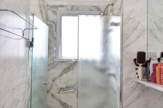 Banheiro de apartamento à venda com 2 quartos, 56m² em Vila Sonia do Taboao, Taboão da Serra
