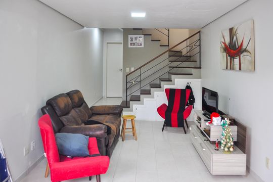 Casa de Condomínio à venda com 4 quartos, 133m² em Teresópolis, Porto Alegre