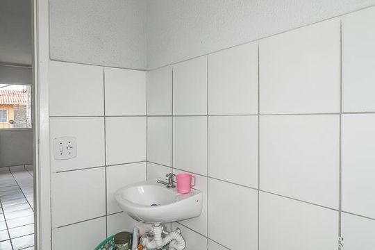 Banheiro de apartamento à venda com 2 quartos, 53m² em Santa Rosa de Lima, Porto Alegre