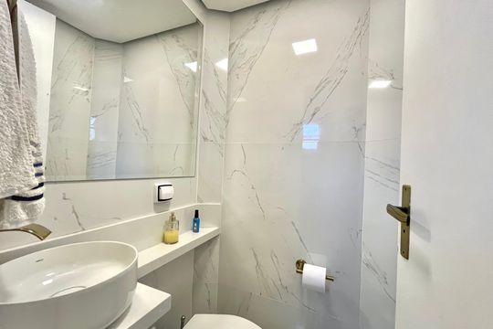 Banheiro de serviço de apartamento à venda com 3 quartos, 102m² em Vila Paulista, São Paulo