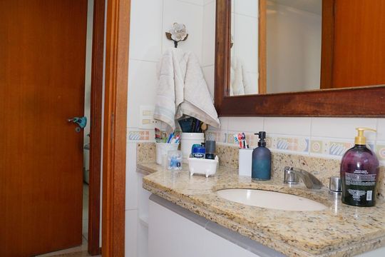 Banheiro Social de apartamento à venda com 3 quartos, 200m² em Itaipu, Niterói