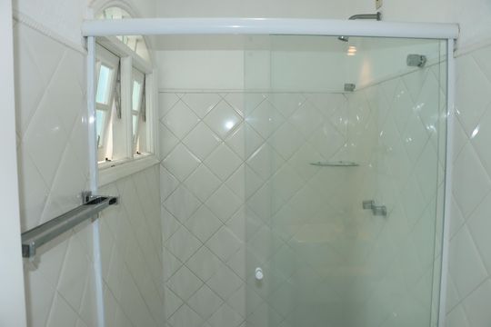 Casa de Condomínio para alugar com 4 quartos, 400m² em Granja Vianna, Cotia