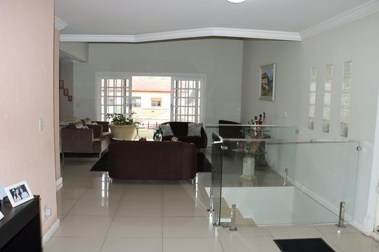 Casa de Condomínio para alugar com 4 quartos, 400m² em Granja Vianna, Cotia