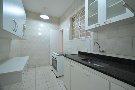 Cozinha de apartamento à venda com 3 quartos, 90m² em Santo Antônio, Belo Horizonte