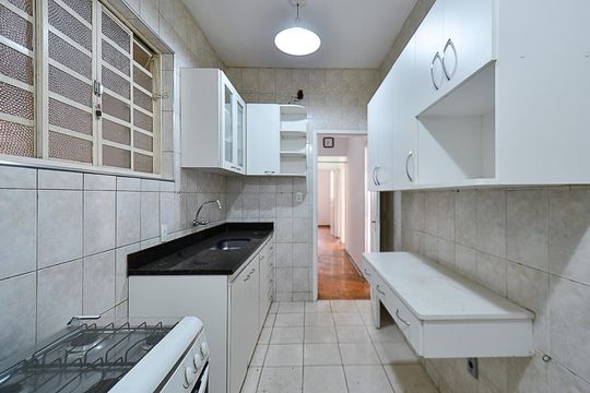 Cozinha de apartamento à venda com 3 quartos, 90m² em Santo Antônio, Belo Horizonte