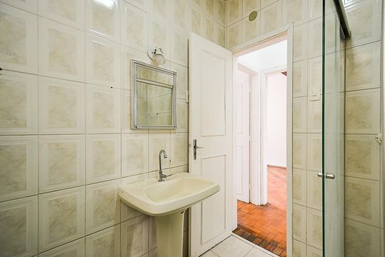 Banheiro de apartamento à venda com 3 quartos, 90m² em Santo Antônio, Belo Horizonte