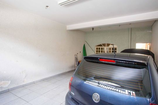 Garagem de casa à venda com 3 quartos, 180m² em Conceição, Diadema