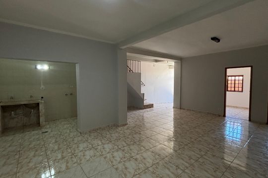 Porão de casa para alugar com 3 quartos, 265m² em Campestre, Santo André