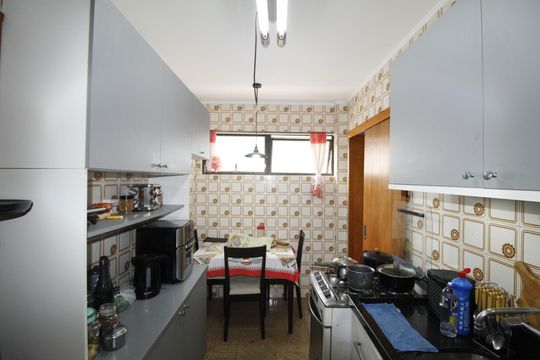 Cozinha de apartamento à venda com 3 quartos, 68m² em Rio Branco, Porto Alegre