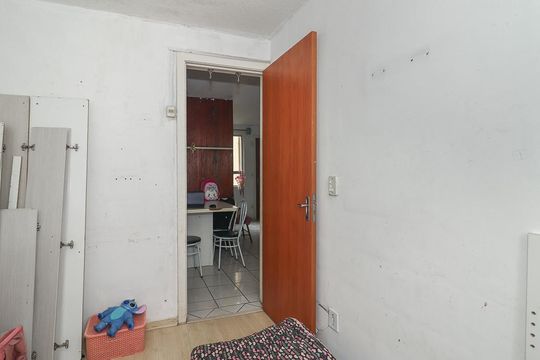 Quarto 2 de apartamento à venda com 2 quartos, 40m² em Rubem Berta, Porto Alegre