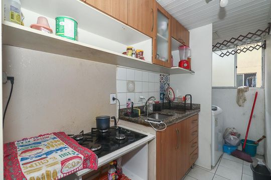 Cozinha  de apartamento à venda com 2 quartos, 40m² em Rubem Berta, Porto Alegre