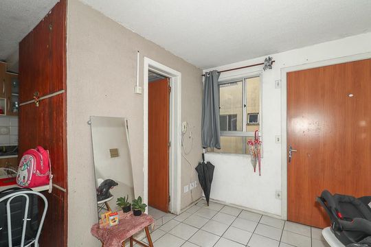 Sala de apartamento à venda com 2 quartos, 40m² em Rubem Berta, Porto Alegre