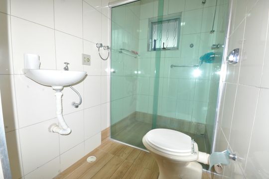 Banheiro do Quarto Suíte de casa à venda com 2 quartos, 300m² em Vila Nivi, São Paulo