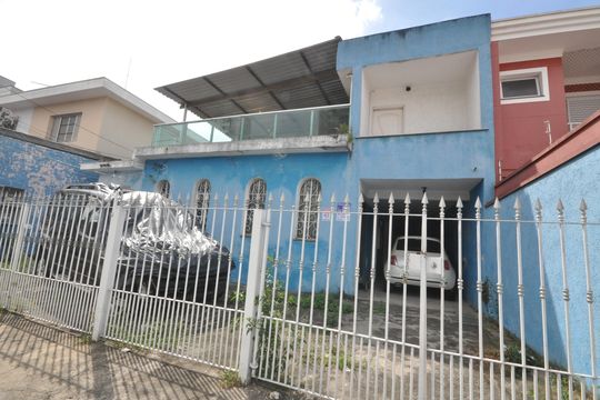 Fachada de casa à venda com 2 quartos, 300m² em Vila Nivi, São Paulo