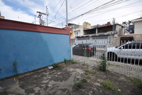 Garagem de casa à venda com 2 quartos, 300m² em Vila Nivi, São Paulo