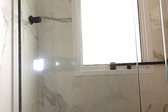 Banheiro da Suíte de apartamento à venda com 3 quartos, 68m² em Jardim Carvalho, Porto Alegre