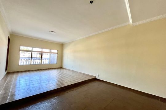 Sala de casa à venda com 4 quartos, 280m² em Planalto Paulista, São Paulo