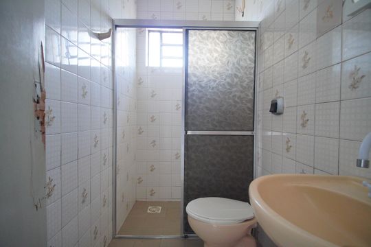 Banheiro Social de apartamento para alugar com 1 quarto, 30m² em Cristo Rei, São Leopoldo