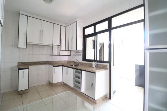 Cozinha de apartamento para alugar com 3 quartos, 175m² em Osvaldo Rezende, Uberlândia