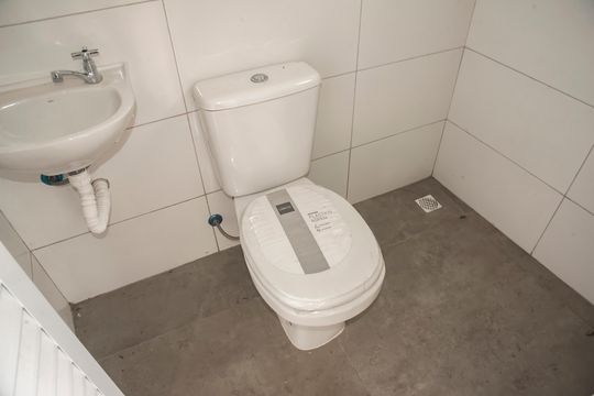 Banheiro de serviço de casa à venda com 3 quartos, 200m² em Chácara Inglesa, São Paulo