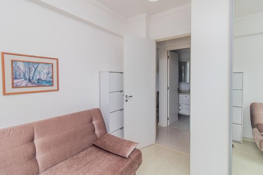 Quarto 1 de apartamento à venda com 2 quartos, 58m² em Santo Antônio, Porto Alegre