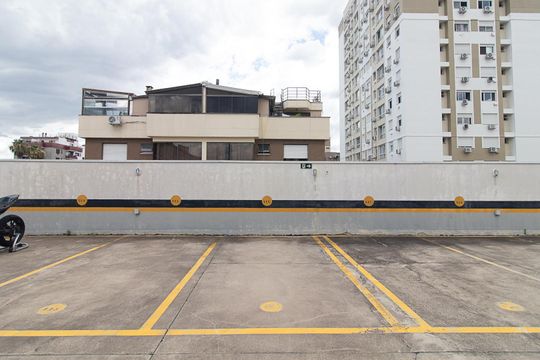 Garagem de apartamento à venda com 2 quartos, 58m² em Santo Antônio, Porto Alegre
