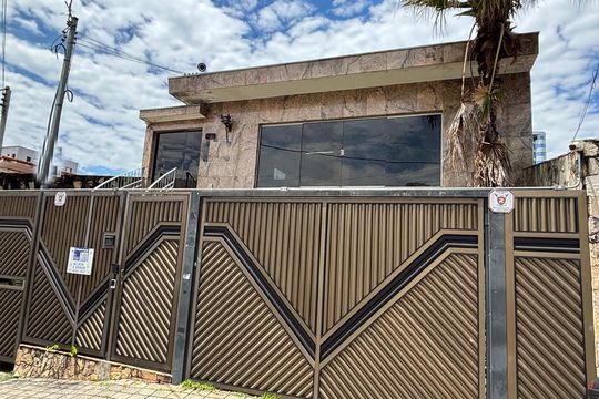 Fachada  de casa à venda com 3 quartos, 380m² em Jardim do Mar, São Bernardo do Campo
