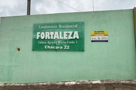 Fachado do condomínio de casa para alugar com 2 quartos, 60m² em Riacho Fundo I, Brasília