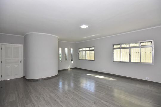 Casa à venda com 6 quartos, 274m² em Vila Sonia, São Paulo