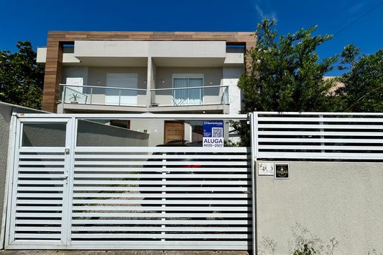 Fachada de casa para alugar com 3 quartos, 127m² em Campeche, Florianópolis