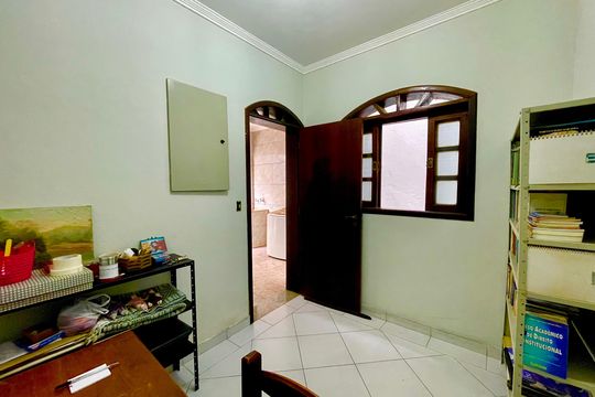 Escritório de casa à venda com 4 quartos, 415m² em Vila Galvão, Guarulhos