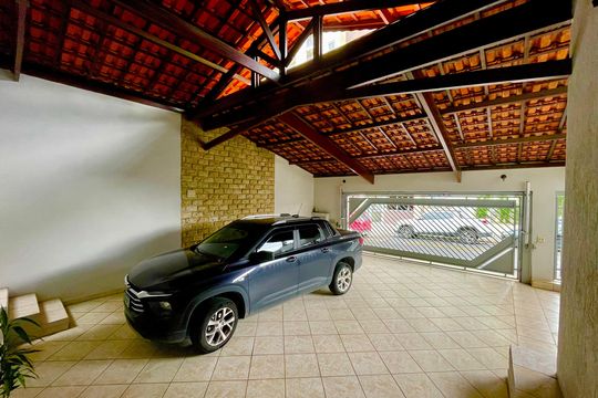 Garagem de casa à venda com 4 quartos, 415m² em Vila Galvão, Guarulhos