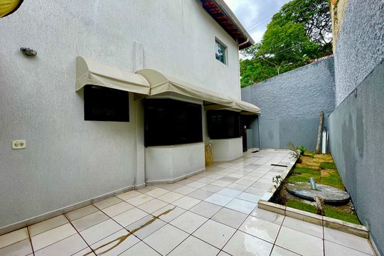Quintal de casa à venda com 4 quartos, 415m² em Vila Galvão, Guarulhos