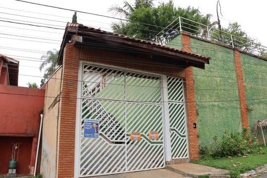 Fachada de casa de condomínio para alugar com 3 quartos, 2600m² em Parque São Paulo, Cotia