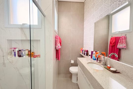 Banheiro da Suíte 1 de casa de condomínio à venda com 4 quartos, 483m² em Horto Florestal, Jundiaí