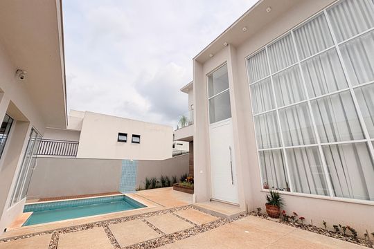 Quintal com Piscina de casa de condomínio à venda com 4 quartos, 483m² em Horto Florestal, Jundiaí