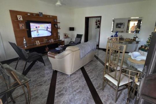 Casa à venda com 3 quartos, 400m² em Piratininga, Niterói