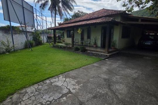 Casa à venda com 3 quartos, 400m² em Piratininga, Niterói