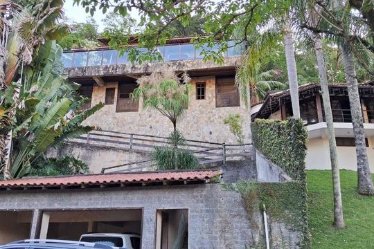 Casa à venda com 4 quartos, 440m² em Itaipu, Niterói