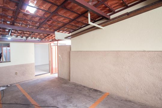Garagem de casa para alugar com 2 quartos, 80m² em Colorado, Contagem