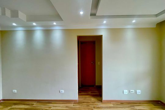 Corredor  de apartamento para alugar com 2 quartos, 40m² em Jardim do Papai, Guarulhos