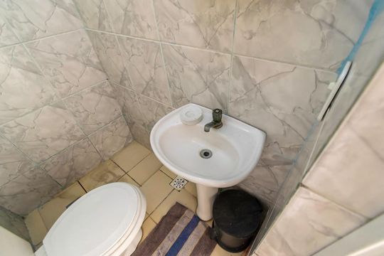 Banheiro da Varanda de casa à venda com 4 quartos, 216m² em Olaria, Rio de Janeiro