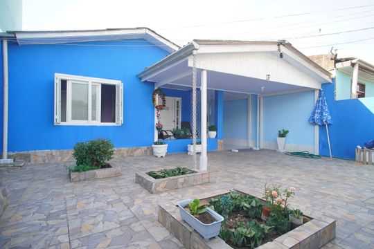 Quintal de casa à venda com 2 quartos, 94m² em Santos Dumont, São Leopoldo