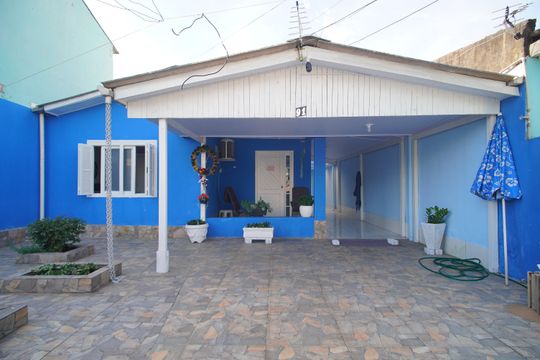 Área externa de casa à venda com 2 quartos, 94m² em Santos Dumont, São Leopoldo