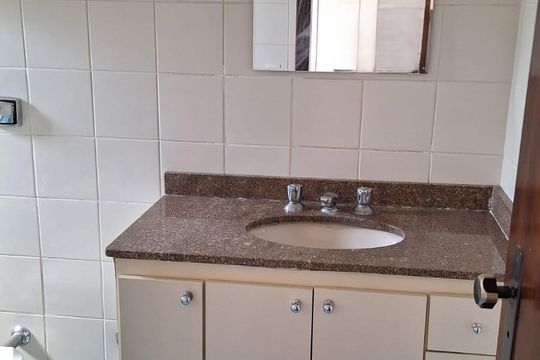 Casa para alugar com 3 quartos, 200m² em Rio Cotia, Cotia