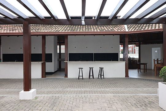 Área comum - churrasqueiras de apartamento para alugar com 2 quartos, 68m² em Vila Ipiranga, Porto Alegre